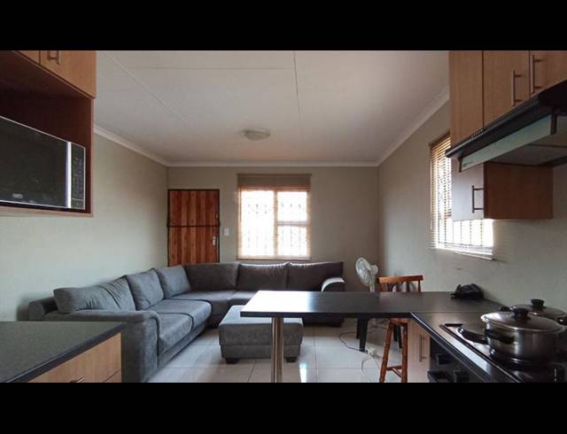 2 BEDROOM HOUSE FOR SALE IN WINDMILL PARK